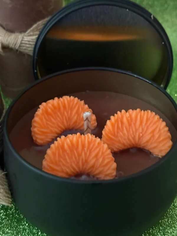 Latita de chocolate con naranja