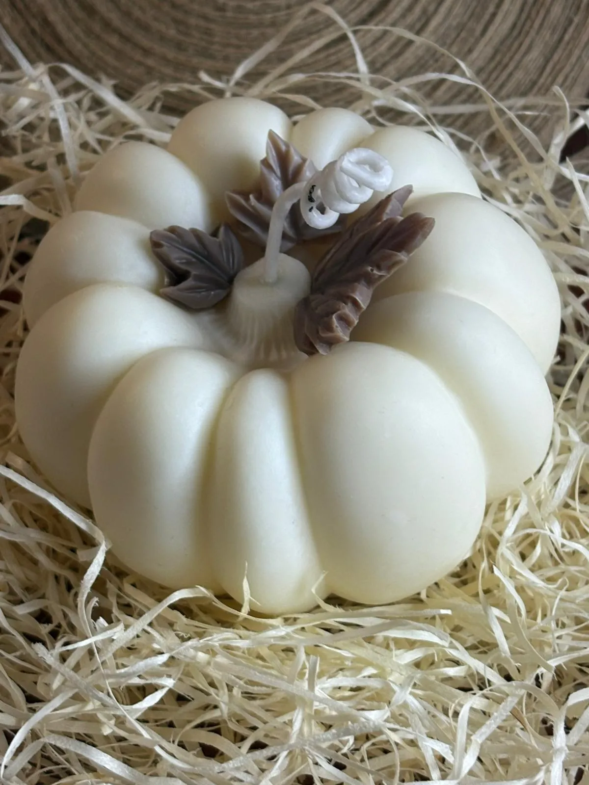 Velas de soja artesanales con forma de calabaza