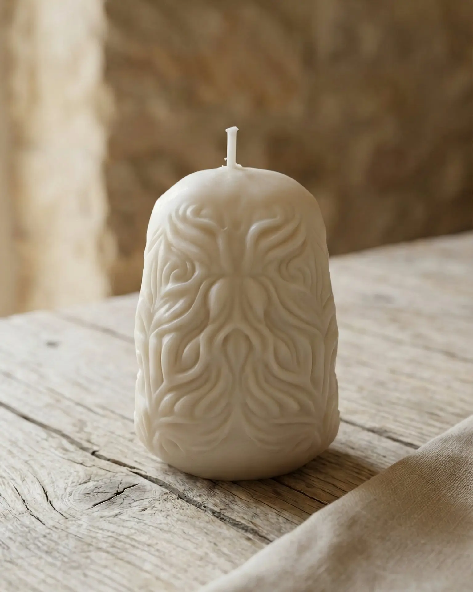 Vela religiosa artesanal “Cordero de Dios” - Imagen 3